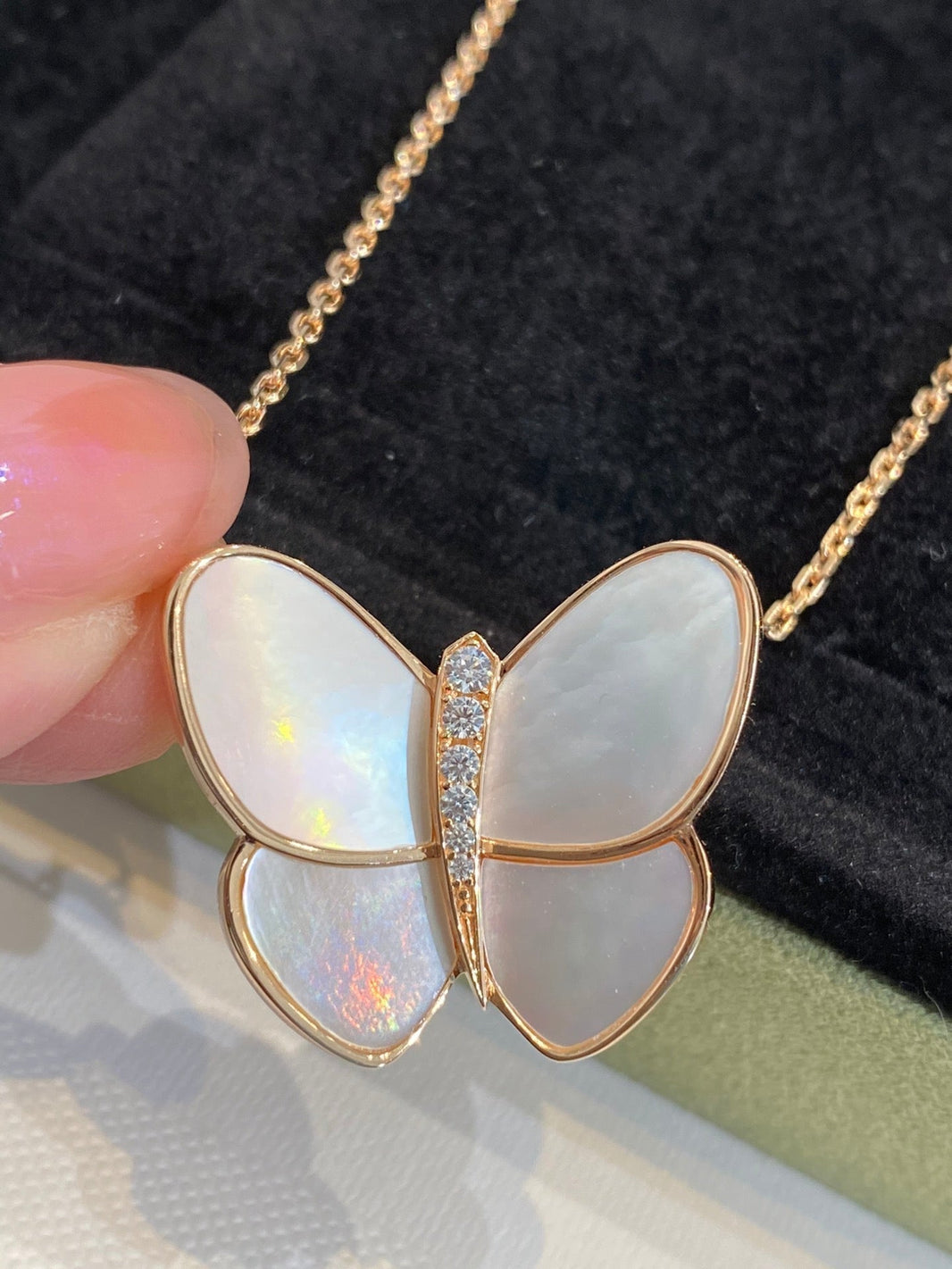 [Luna Brilliance]BUTTERFLY GOLD MOP DIAMOND NECKLACE