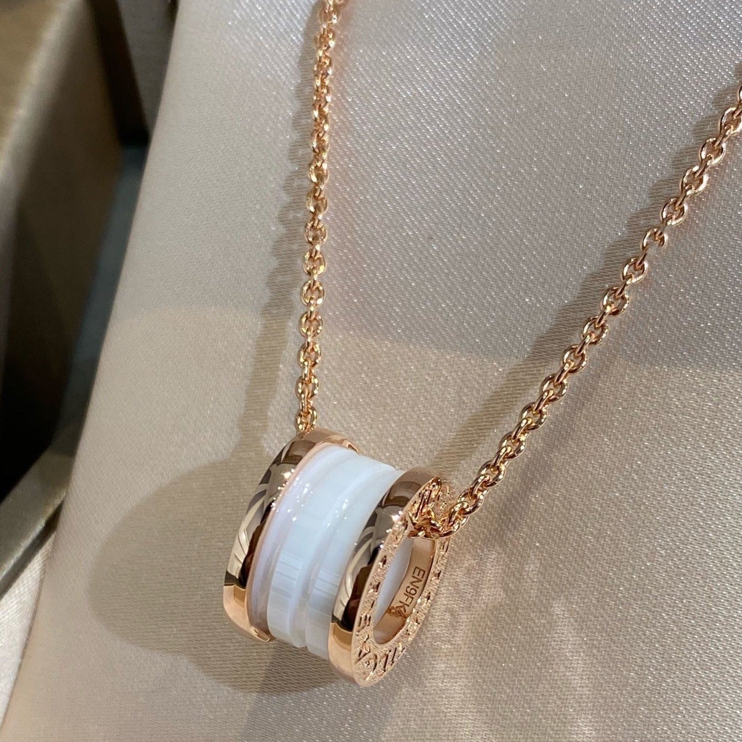 [Lunabriance]ZERO 1 WHITE CERAMIC PINK GOLD NECKLACE