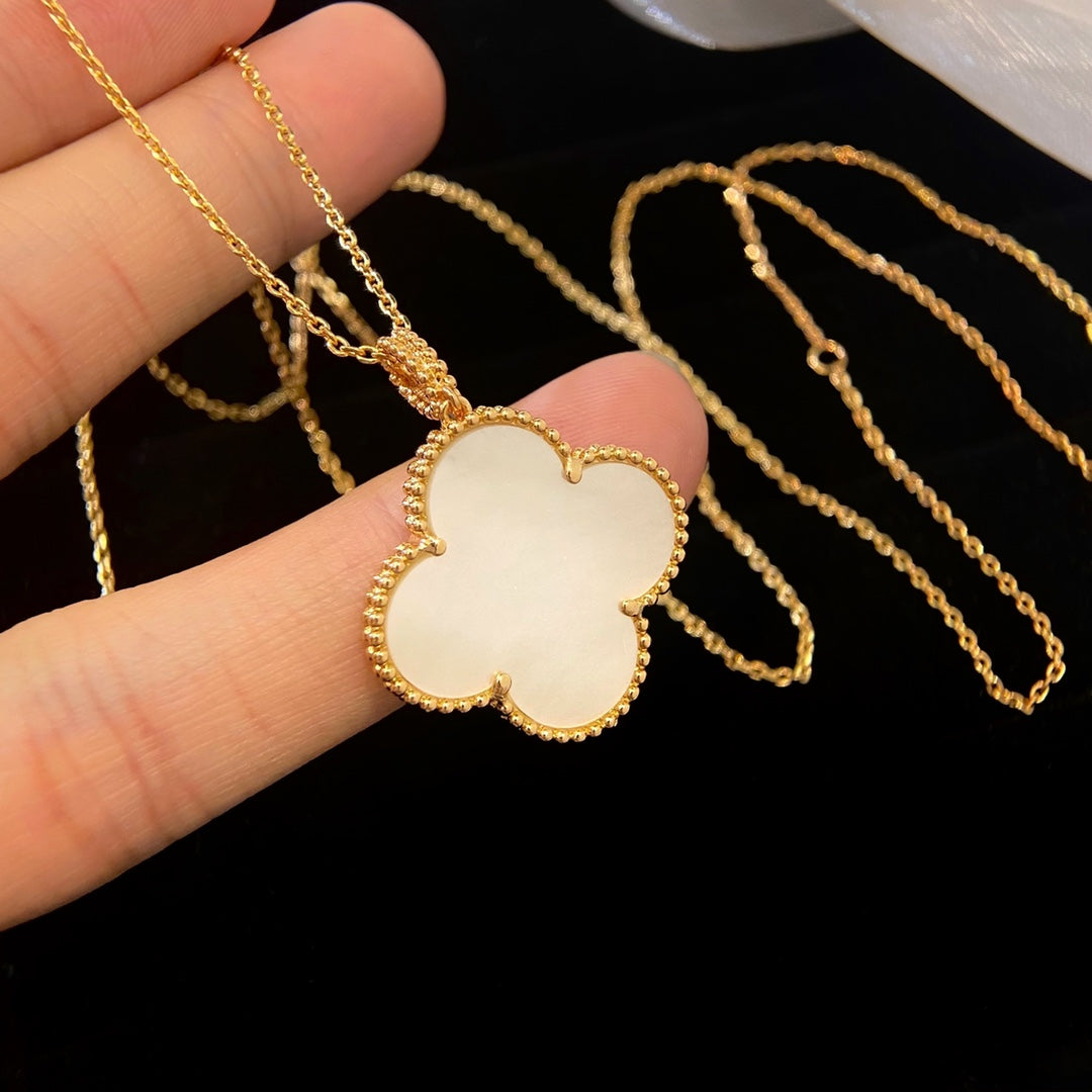 [Lunabriance]CLOVER 25MM MOP LARGE PENDANT NECKLACE