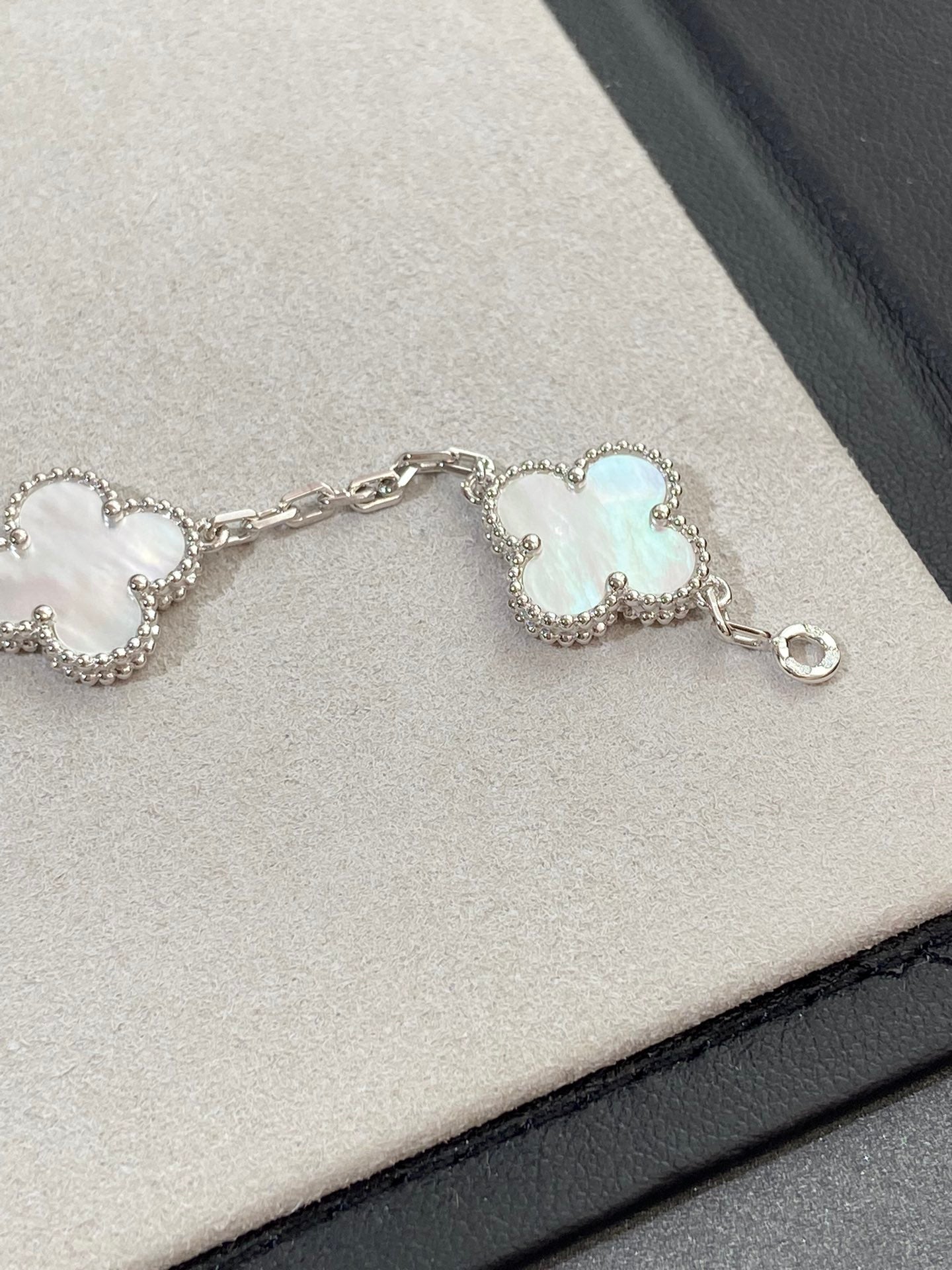 [Lunabriance]CLOVER SILVER MOP 5 MOTIF BRACELET