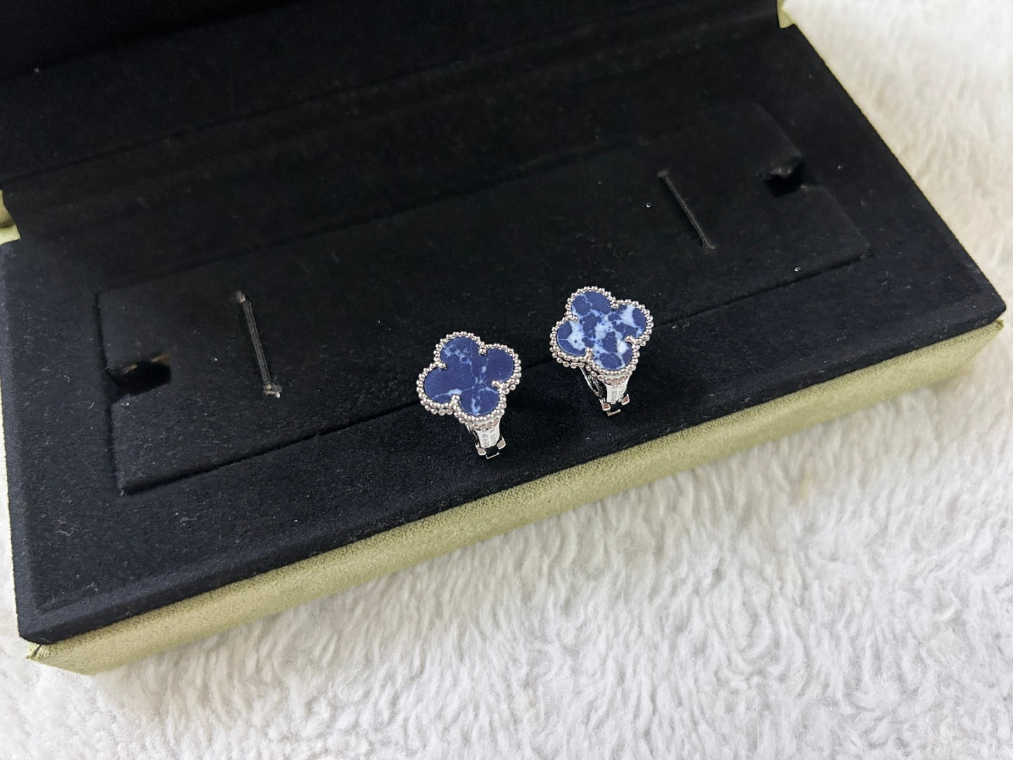 [Lunabriance]CLOVER PIETERSITE MEDIUM STUD EARRINGS