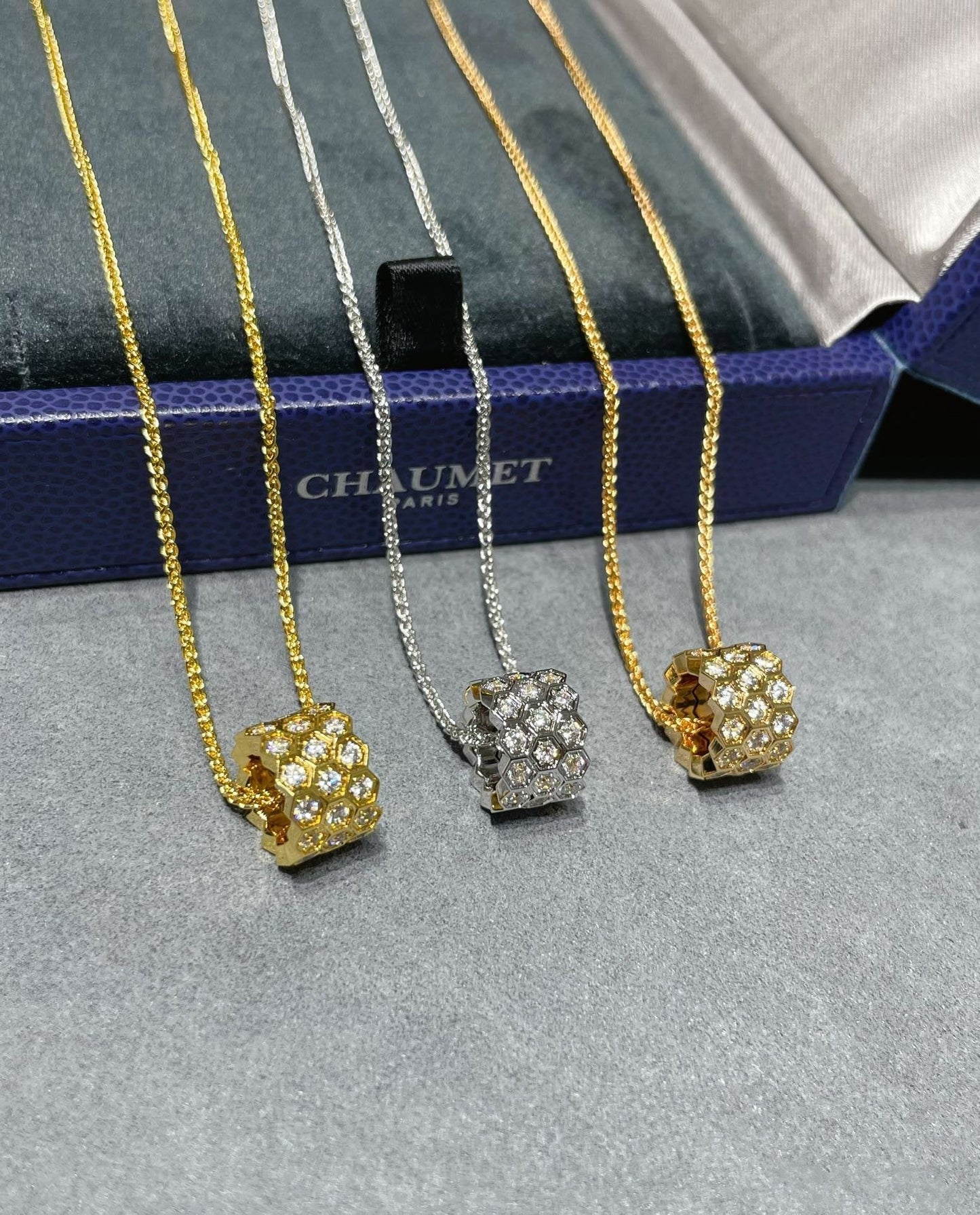 [Lunabriance]BEE LOVE DIAMOND PAVED 3 ROW NECKLACE