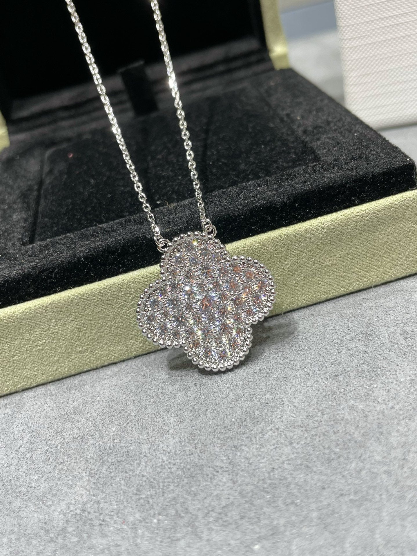 [Lunabriance]CLOVER 25MM LARGE PENDANT DIAMOND PAVED SILVER NECKLACE