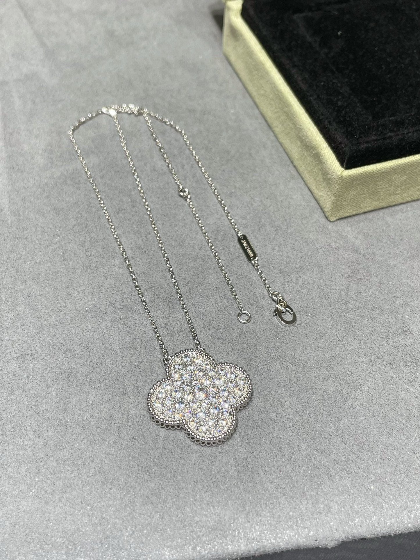 [Lunabriance]CLOVER 25MM LARGE PENDANT DIAMOND PAVED SILVER NECKLACE