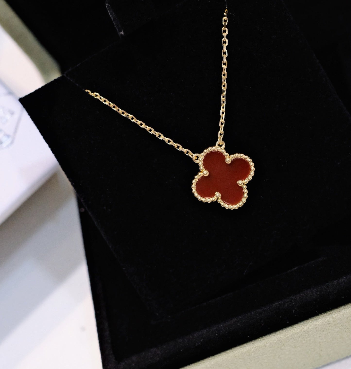 [Lunabriance]CLOVER 15MM CARNELIAN SINGLE FLOWER NECKLACE