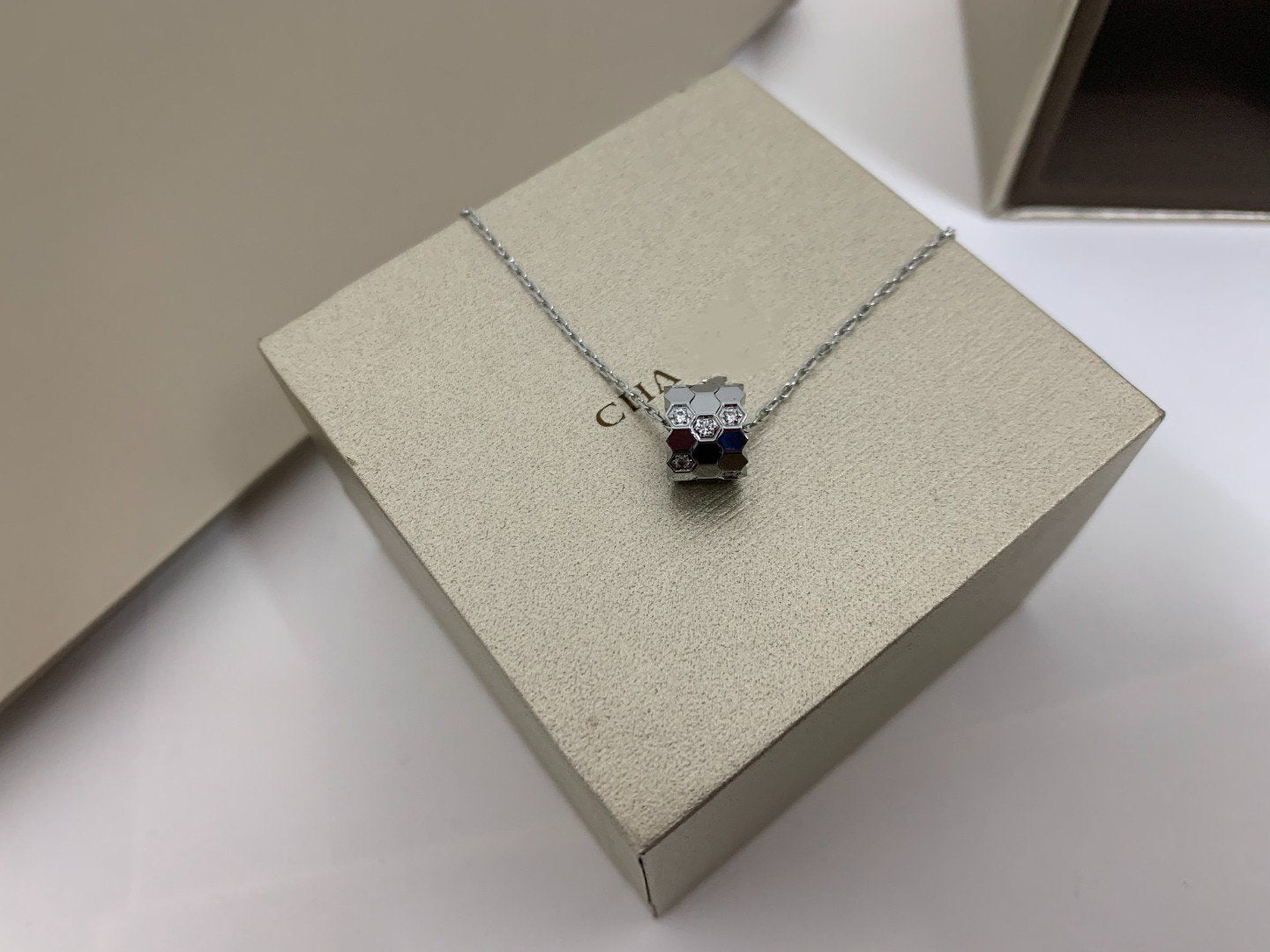 [Lunabriance]BEE LOVE DIAMOND NECKLACE