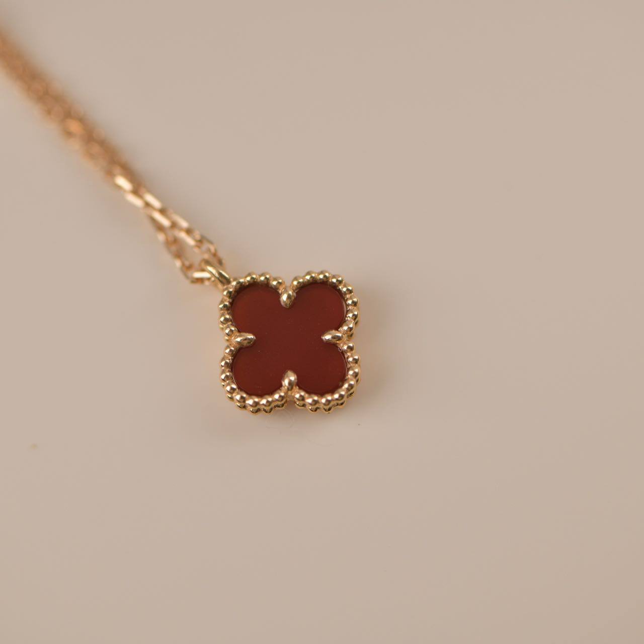 [Lunabriance]CLOVER MINI 9.5MM WHITE CARNELIANS NECKLACE