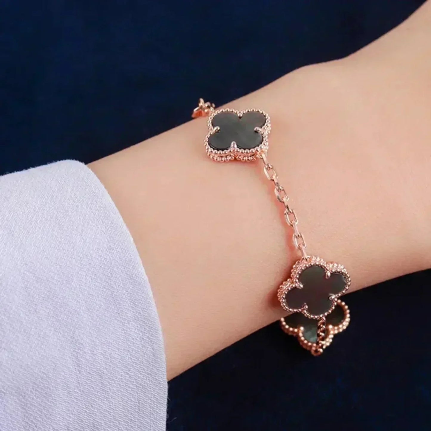 [Lunabriance]CLOVER 5 MOTIF GRAY MOP  BRACELET