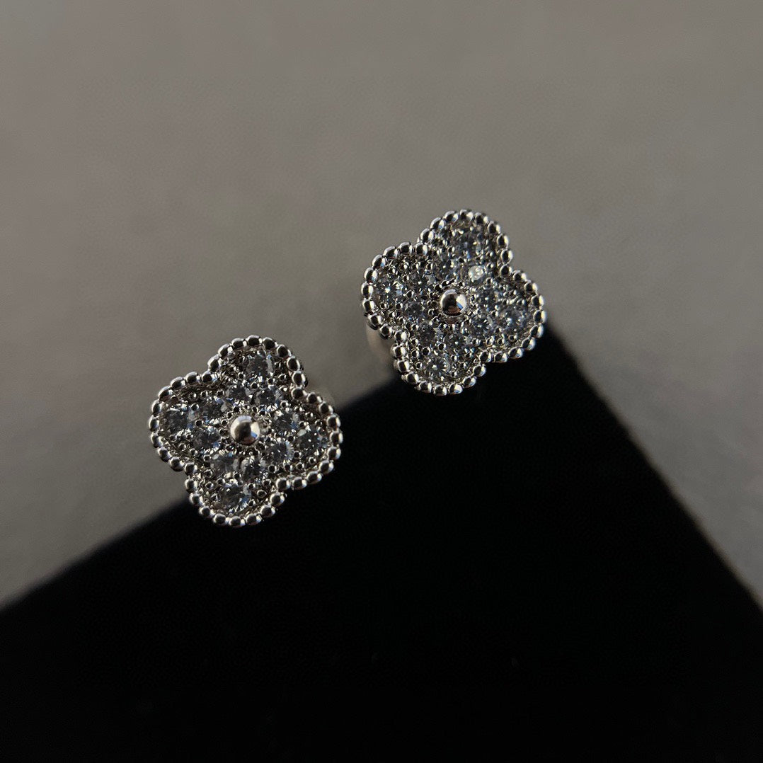 [Lunabriance]CLOVER MINI DIAMOND STUD EARRINGS