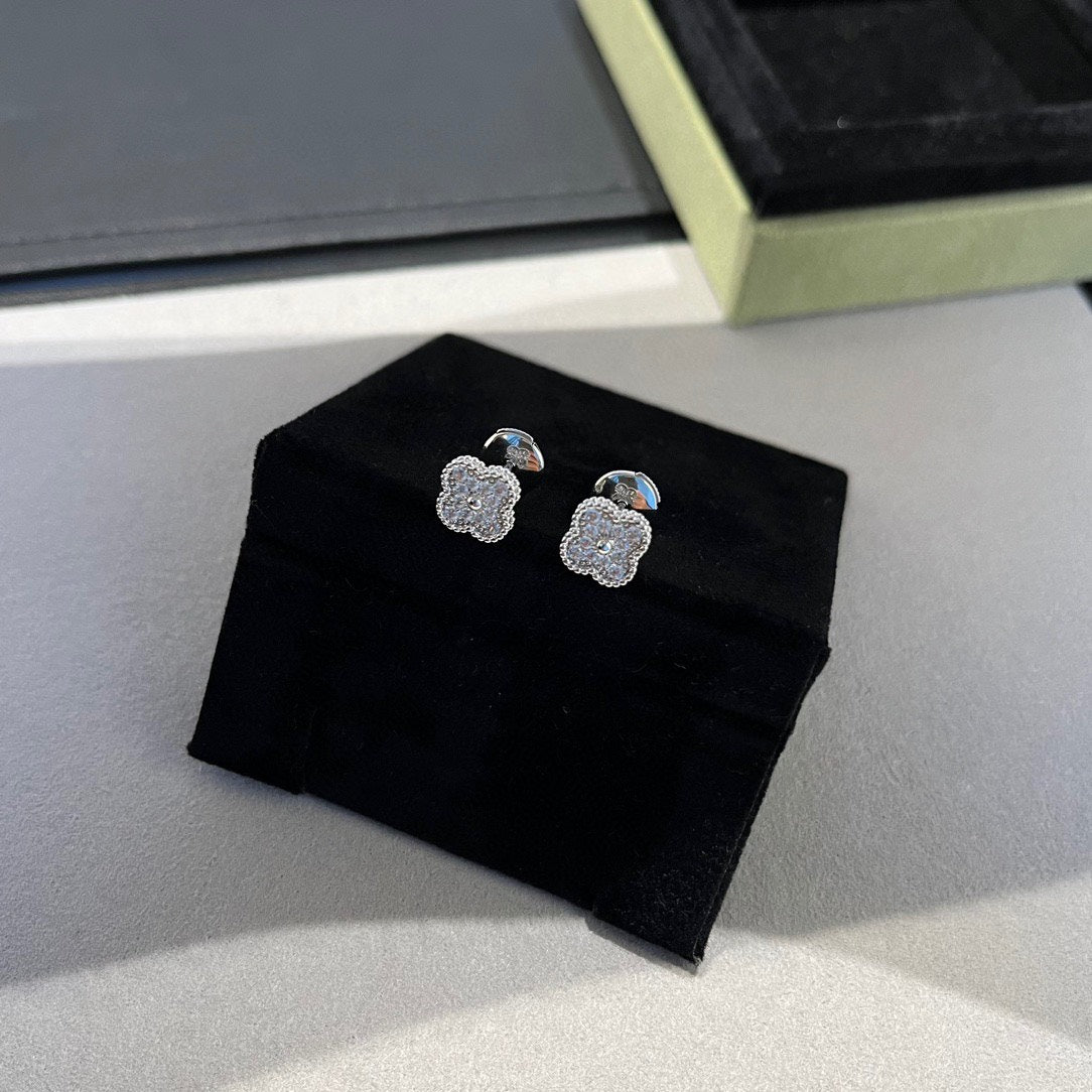 [Lunabriance]CLOVER MINI DIAMOND STUD EARRINGS